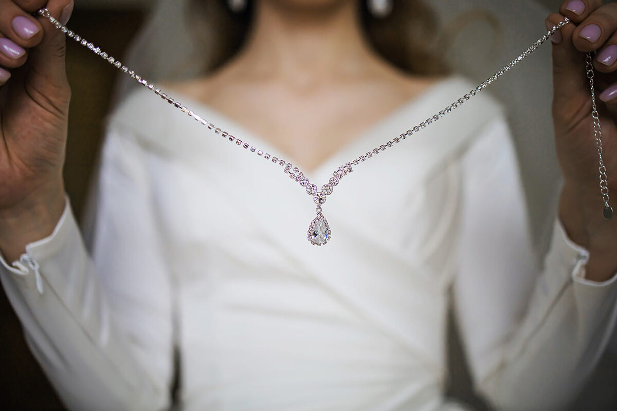 Make your big day shine with elegant wedding jewellery