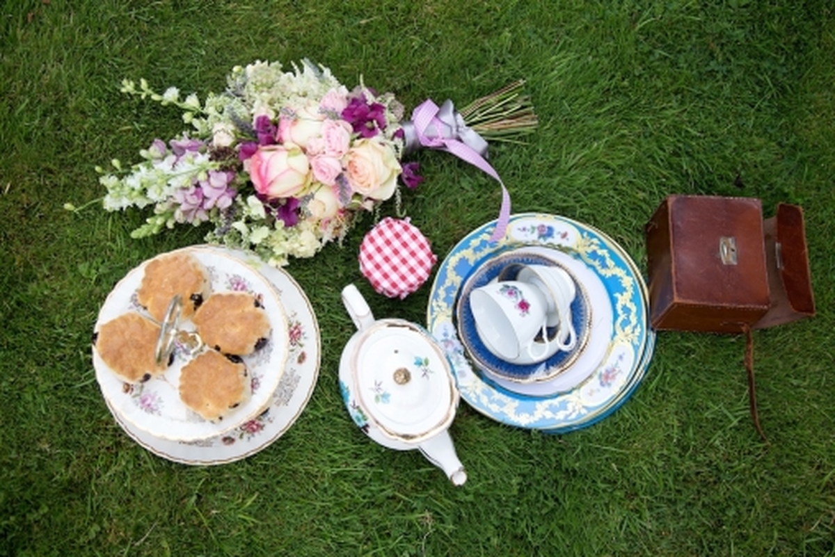 Summer Wedding Styling: Summer of Love