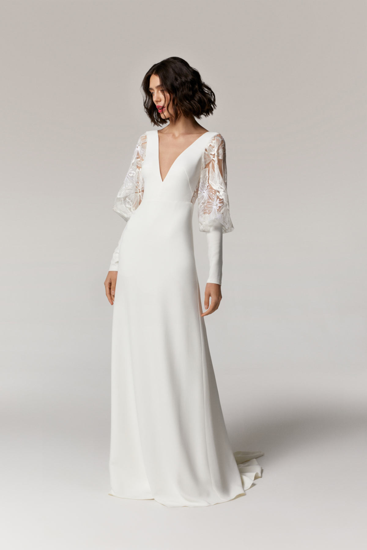 Anna Kara arrives at St Ives Bridal Boutique