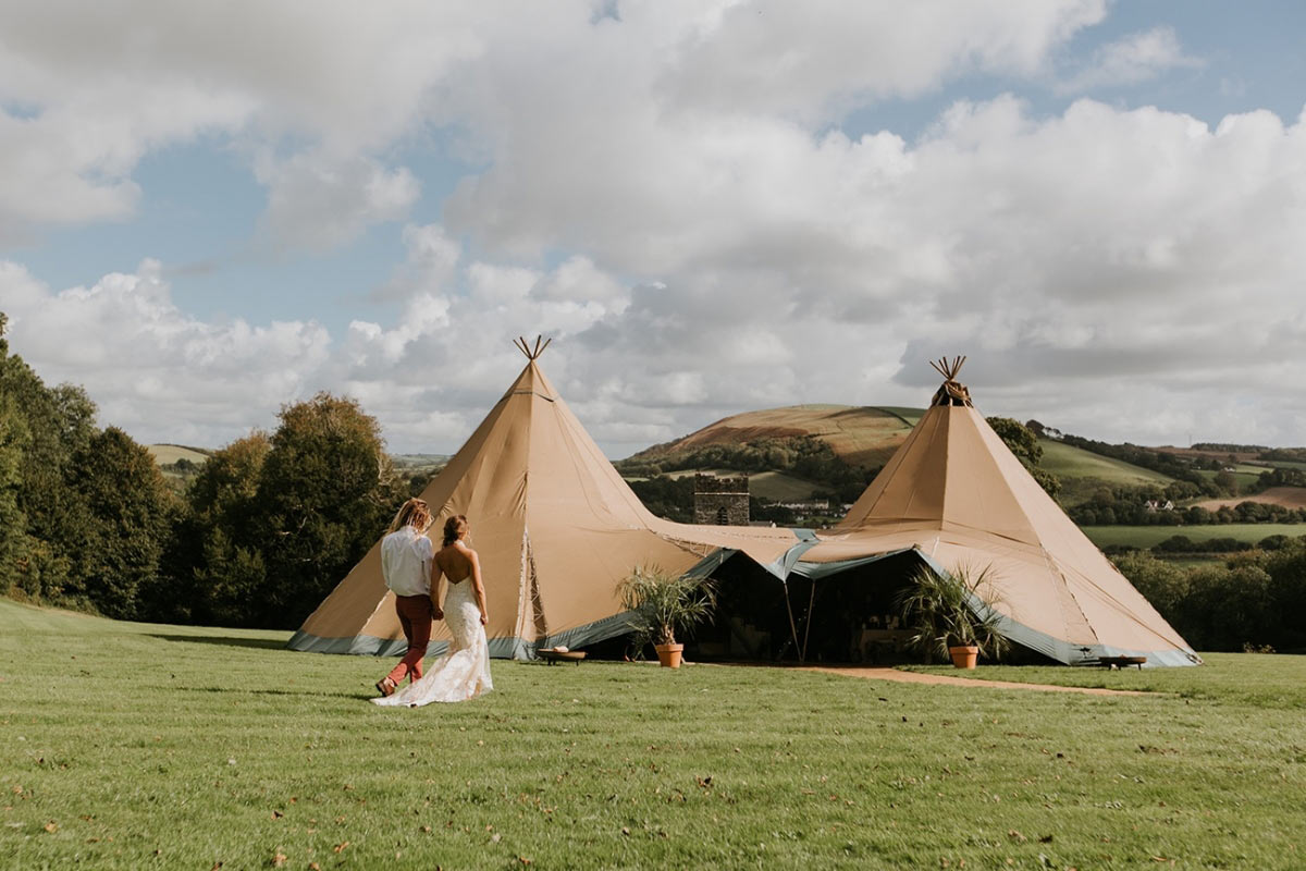 Picture perfect party under canvas