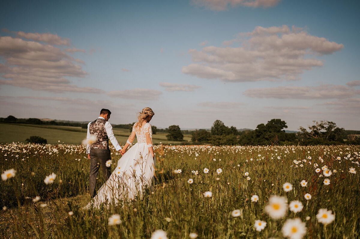 £1000 off your 2026 wedding at Harefield Barn