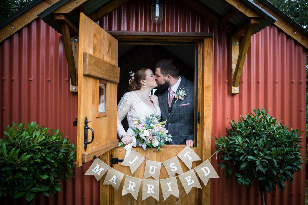 Intimate weddings at Little Silver House