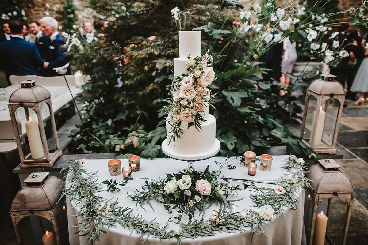 Cakes with soul by Edible Essence