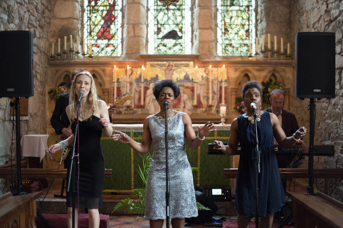 The soul-stirring sound of gospel singers at your wedding