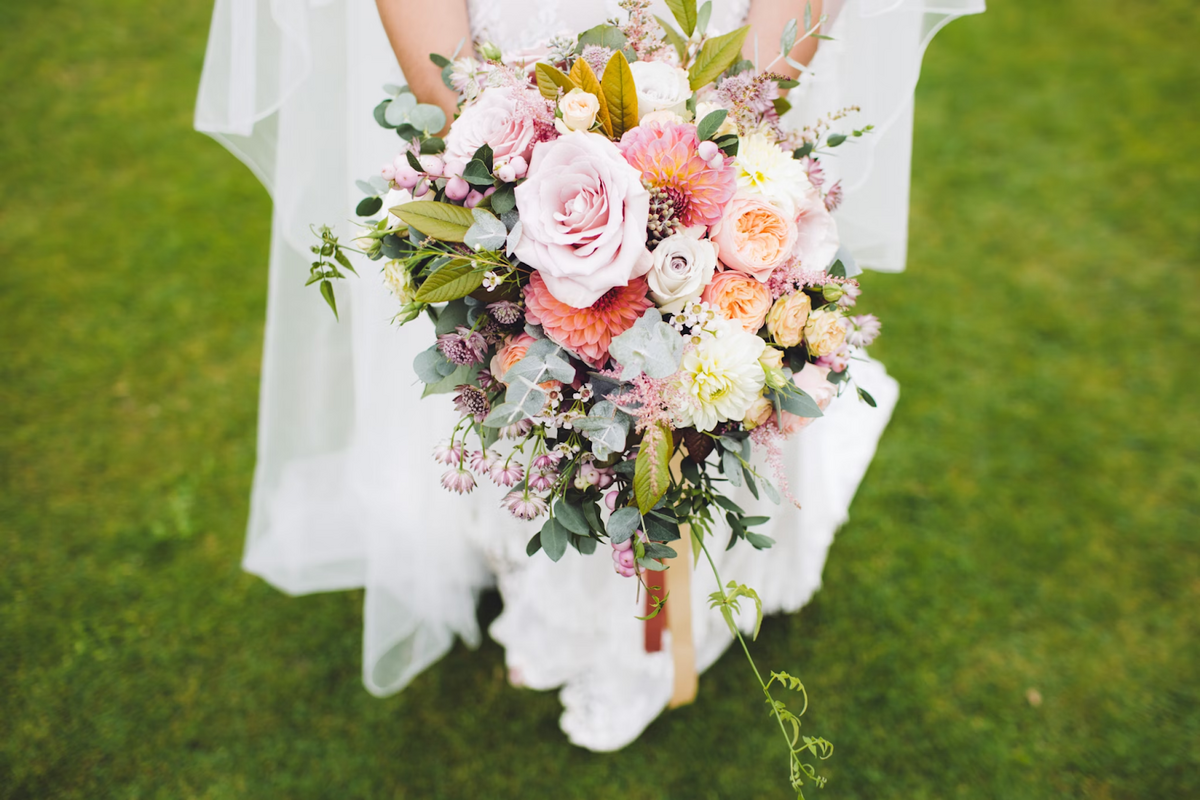 Wedding bliss with blooms: how flower delivery makes your day shine