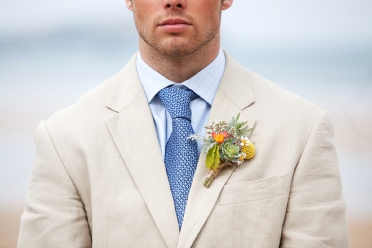 Beach Wedding Styling: Cool beach style with colour pops