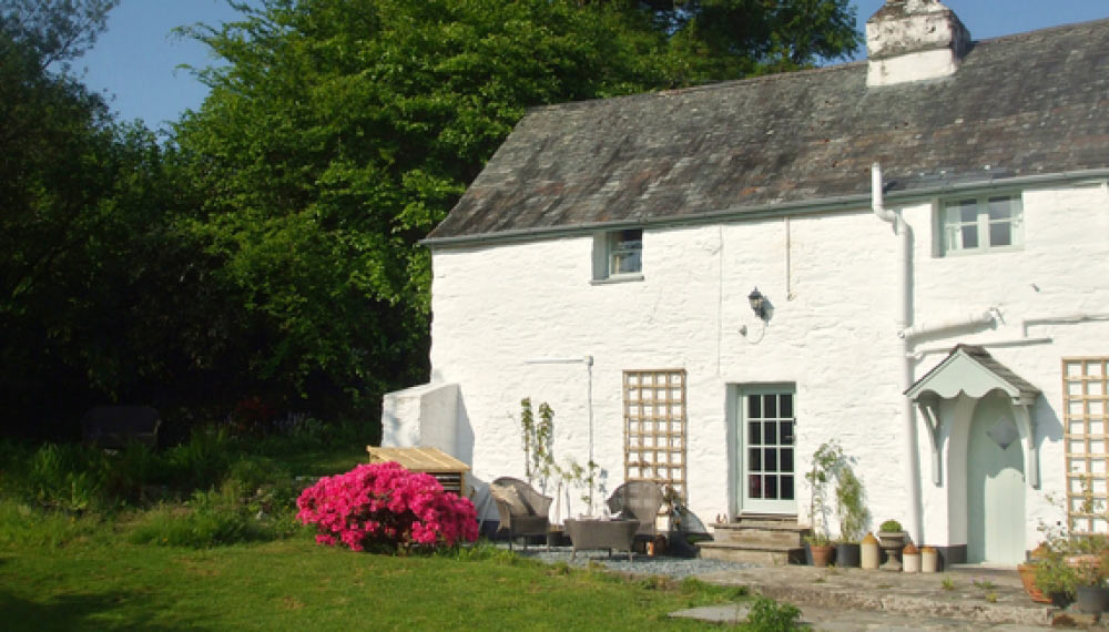 Win a romantic cottage break from Cornish Country Cordials at The Wed Show!