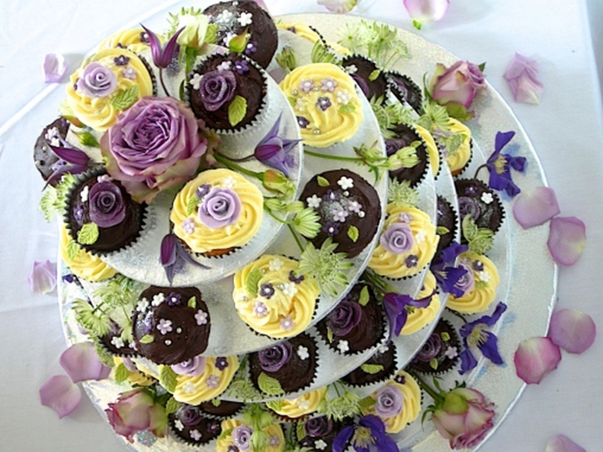 Wedding Cakes: Sweet Somethings