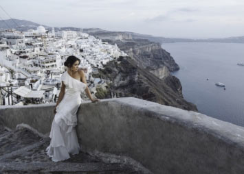 Spotlight-stealing wedding dresses