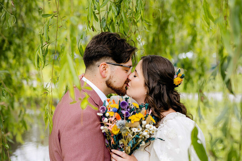 Wedding Photographer Andy Holter Kissing Couple
