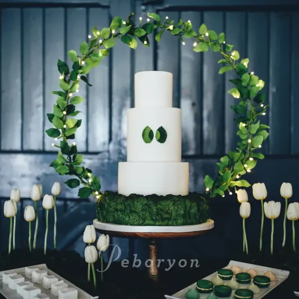 Peboryon - small_170426-peboryon-wedding-cake-collection-foliage-green-hoop-leaves.jpg.webp