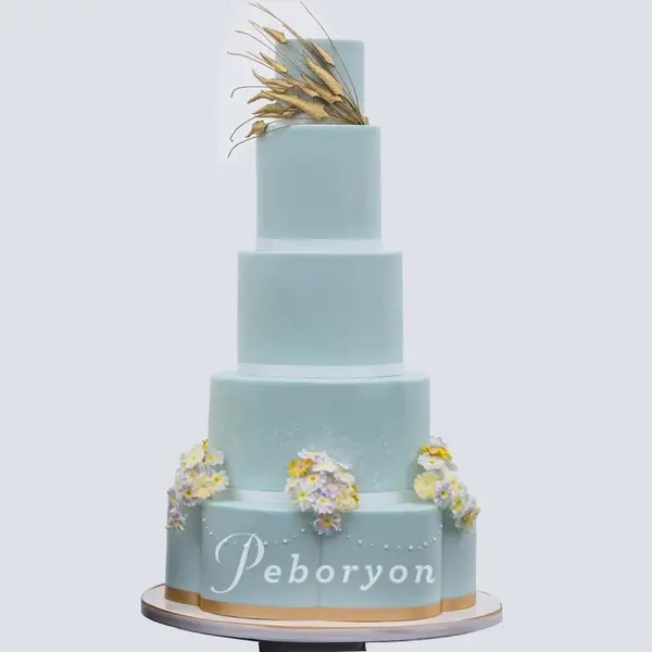 Peboryon - small_2018-Peboryon-Cornwall-London-Luxury-Wedding-Cake-Fowey-Hall-Camilla-Duchess-of-cornwall-sugar-flowers-award-winning-full-cake.jpg.webp