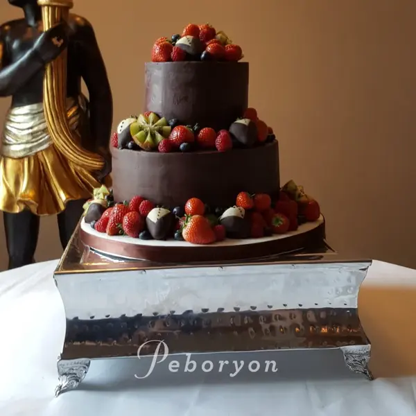 Peboryon - small_2018-Peboryon-Cornwall-London-Luxury-Wedding-Cake-Tresanton-Hotel-Dark-Chocolate-Ganache-Fresh-Fruit-Extreme-Cake-Makers-Channel-4.jpg.webp