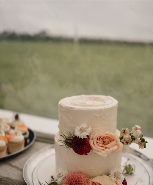 Ambers Cakery White cake