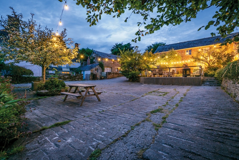 Trenderway - small_TrenderwayweddingvenueinCornwall3-Evening-Courtyard.jpg