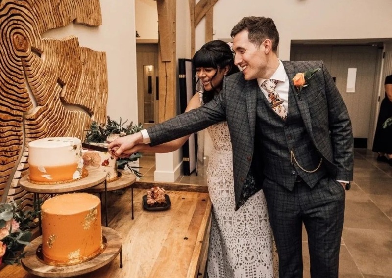 Wedding cakes bride & Groom