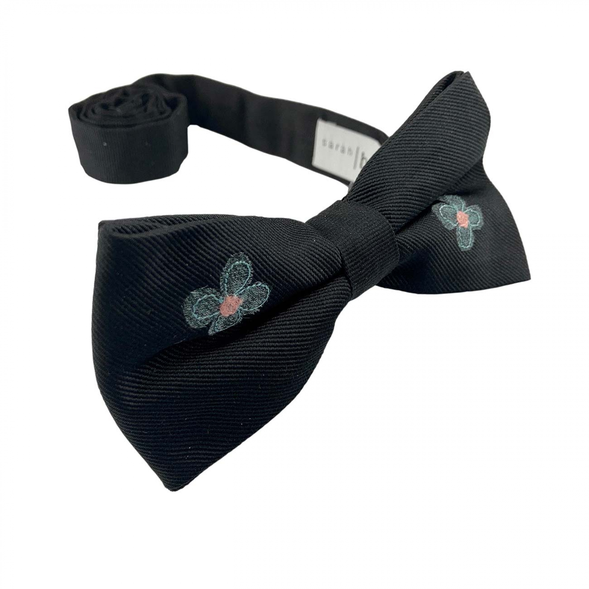  Two Daisy   Black Silk