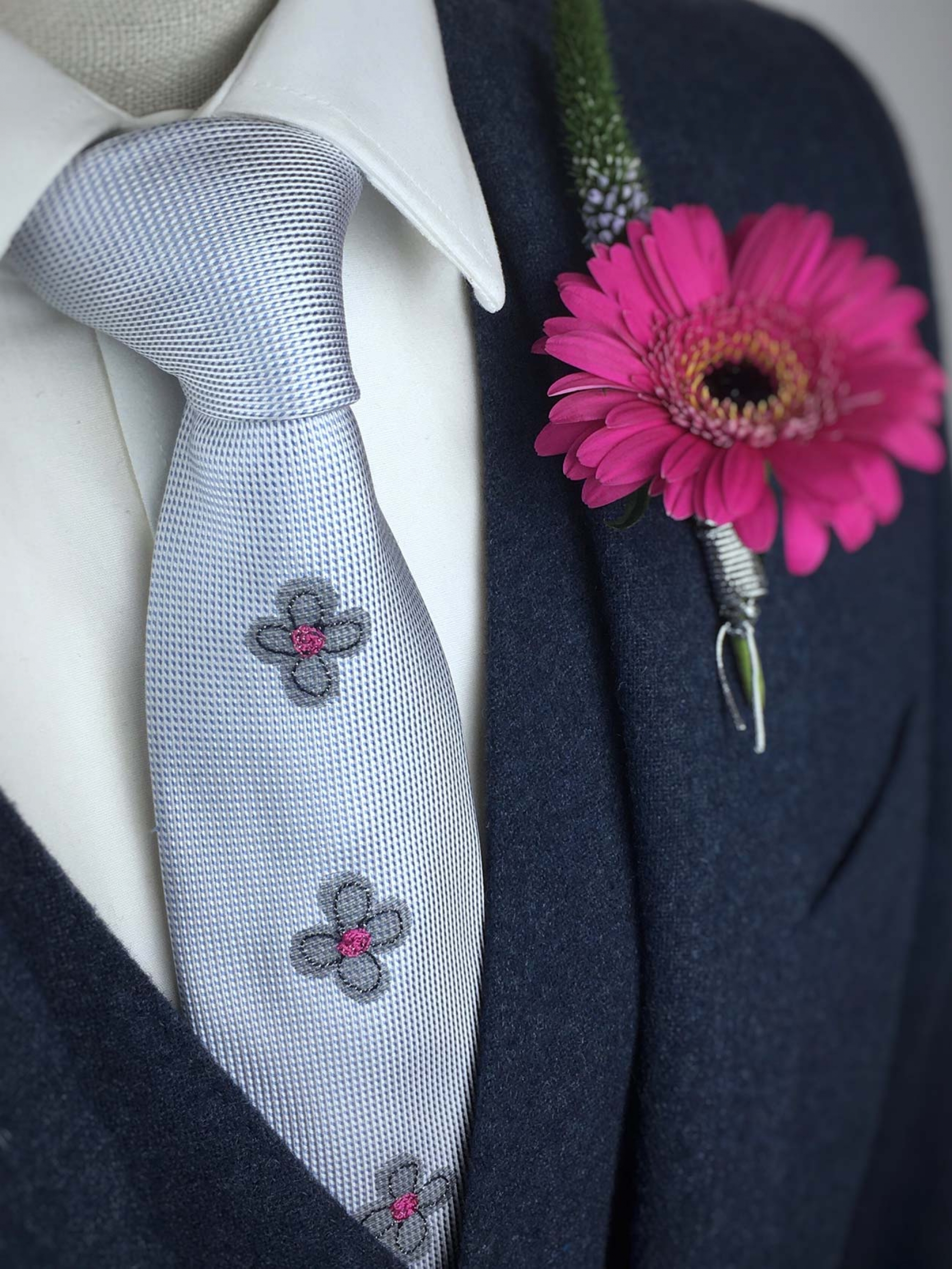  Three Daisy   Pale Blue Silk