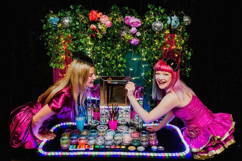 Scarlett Entertainment Glitter Painters