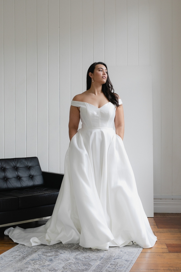  Hera Corp Studio CURVE 2190Von Maria Wedding Dress 
