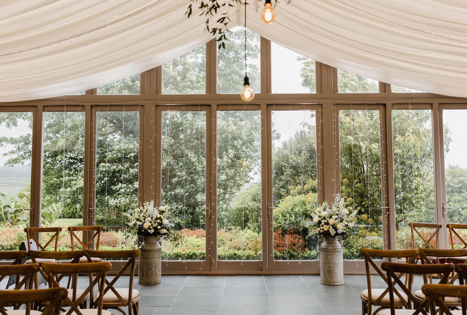 7GardenVenueCeremonyLauraBuffery