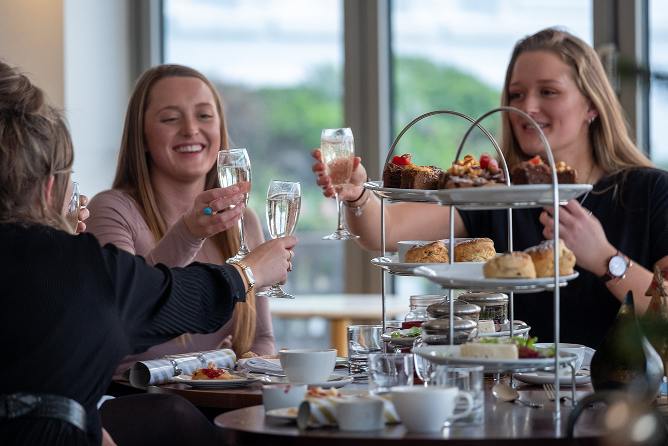 Afternoon Tea Girls Polurrian On The Lizardhens