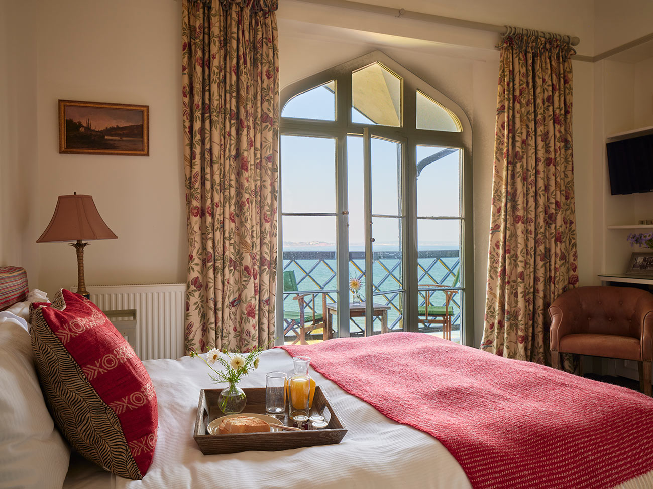 CaryArms CoveCottage MasterBedroom 205 HDR