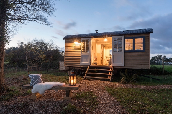 Honeymoons Cornwall Starbed Outside