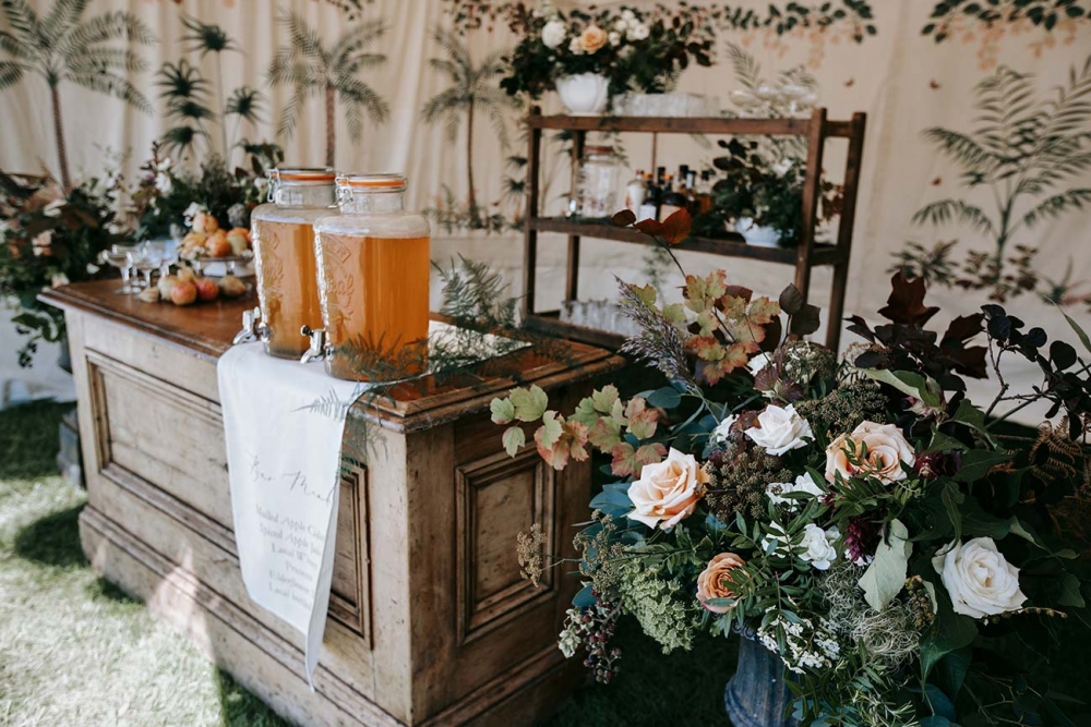 KNOTS AND KISSES HARESTON MANOR MODERN PRE RAPHAELITE 10 Edited