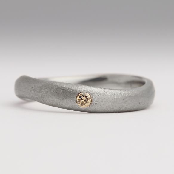 Palladiumand2.4mmbrowndiamondsandcastring