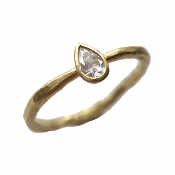 Peardiamondring18ctyellowgold