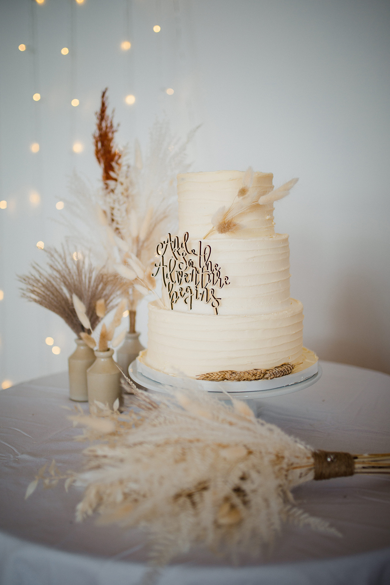 RUTH ANTHONY REAL WEDDING HAREFIELD BARN DEVON CAKE