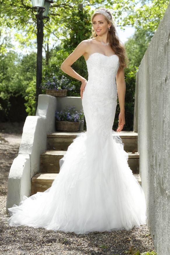 Silhouetteweddingdresses(7of18)