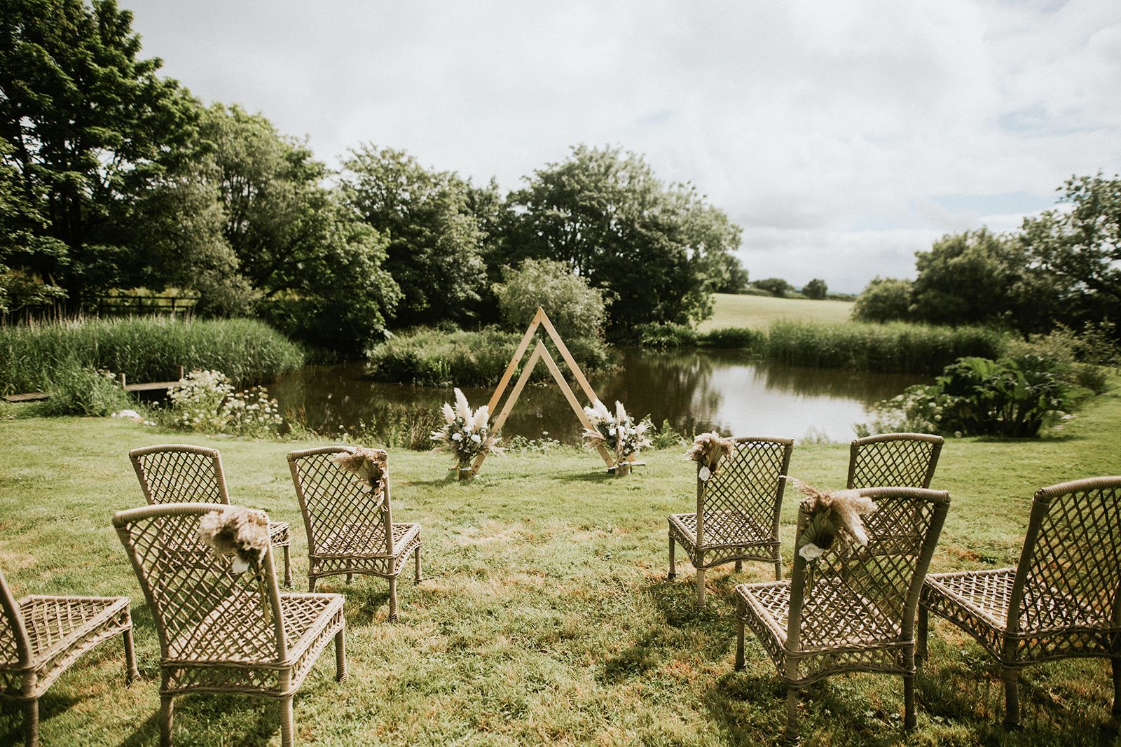 TriangleCeremonyArch—OutOfTheOrdinaryEvents