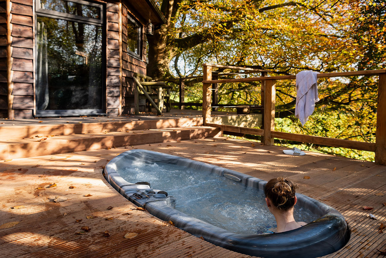 UHS The Cornish Tree House Tub Nov 24 25