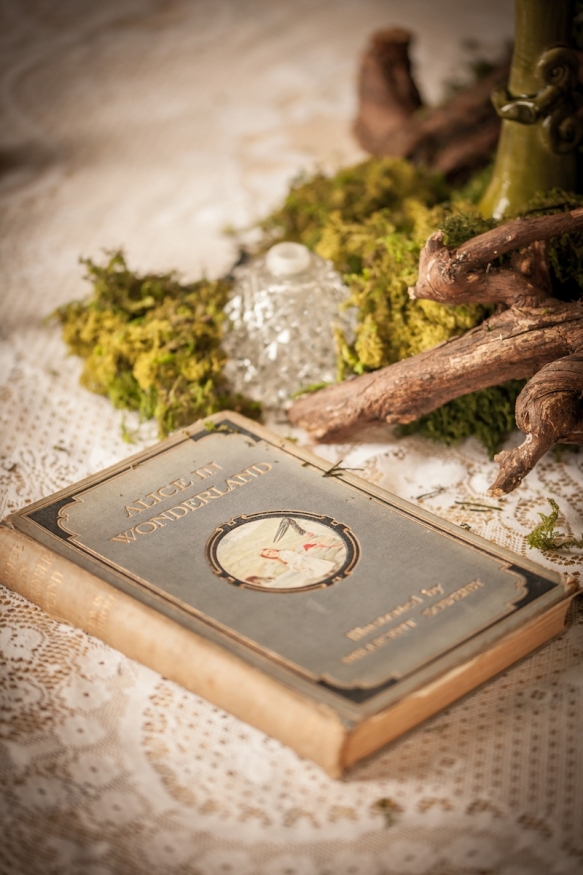 Alice In Wonderland Style Wedding3