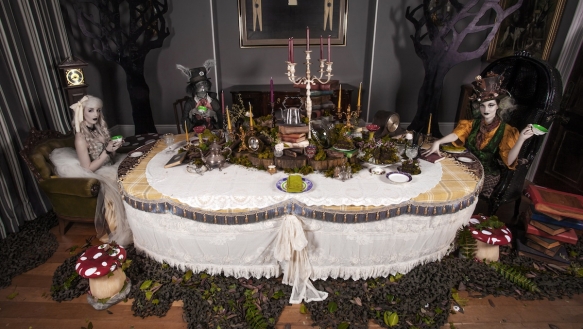 Alice In Wonderland Style Wedding5