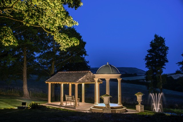 Eveningromanceinpavilion