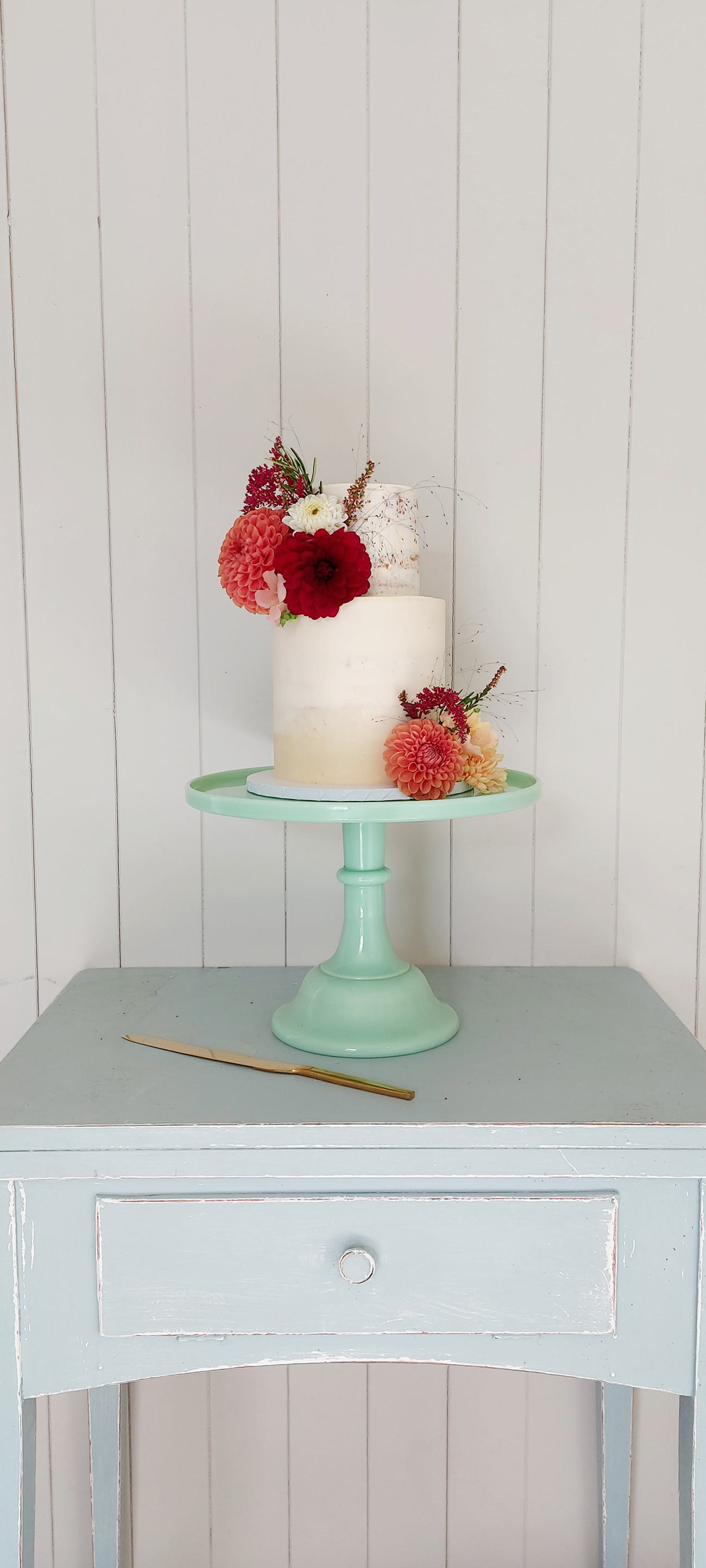 Flower Cakes Wed Feature Cornwall Devon Bride Groom1