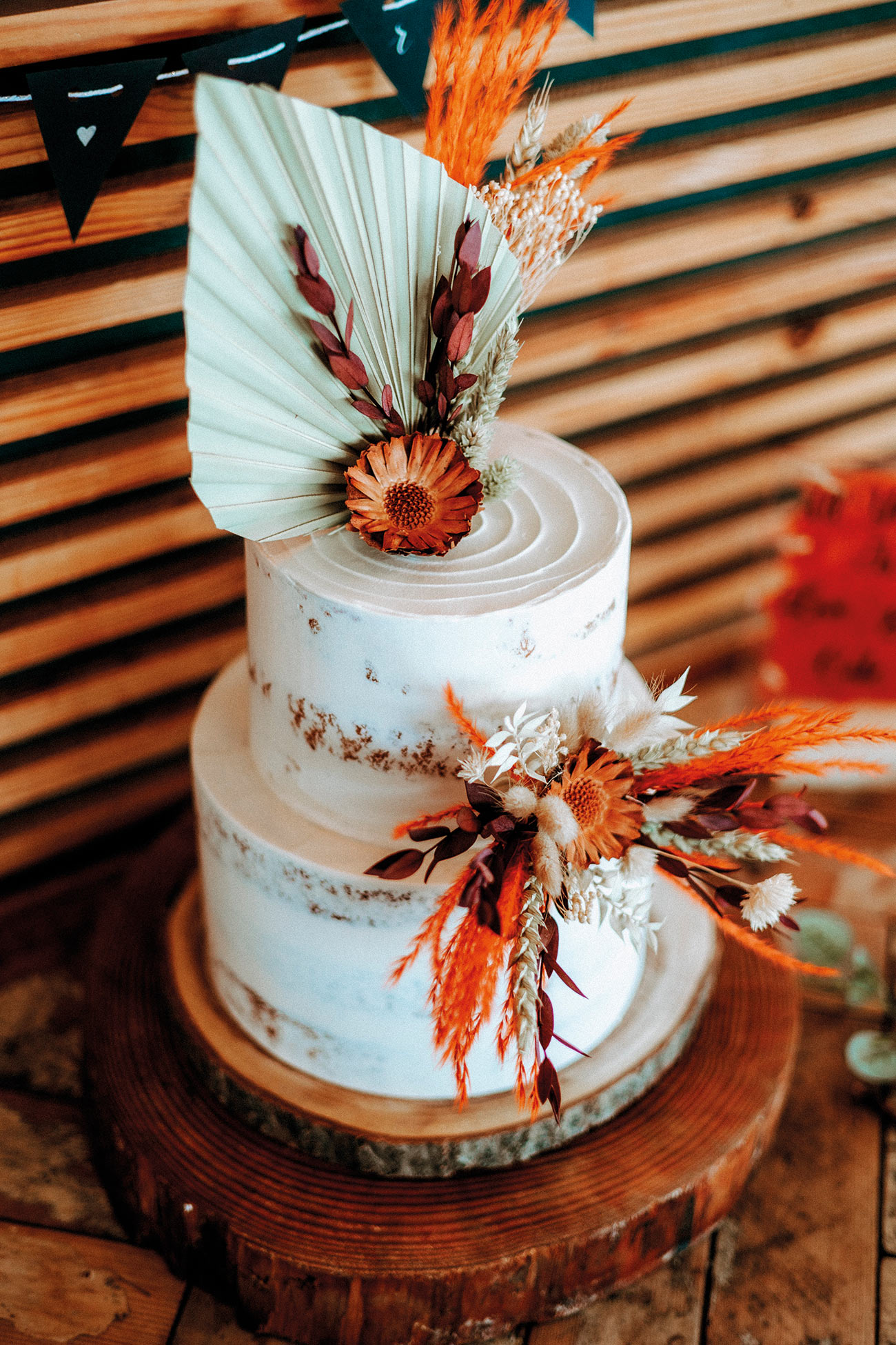 Flower Cakes Wed Feature Cornwall Devon Bride Groom4