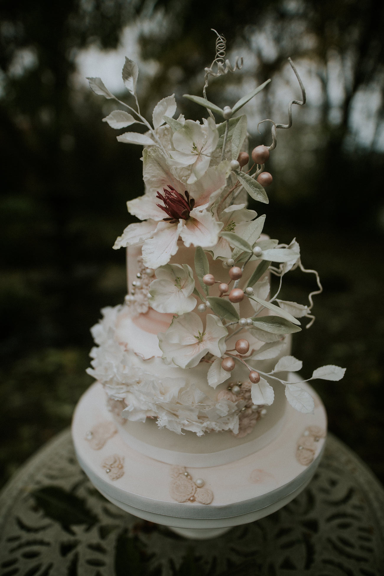 Flower Cakes Wed Feature Cornwall Devon Bride Groom6