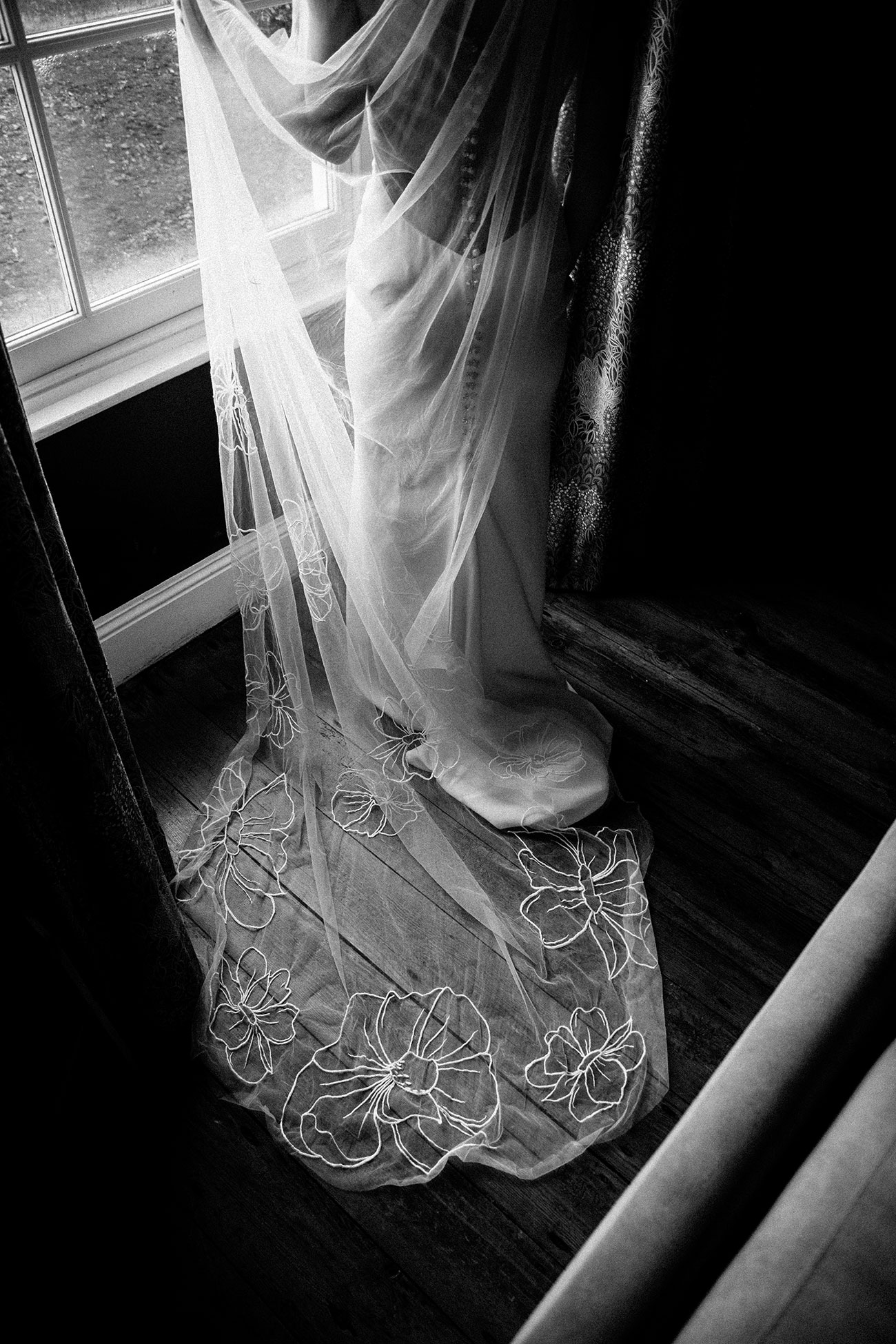 Gabrielle Elizabeth Hancrafted Veils Devon Modern Brides5