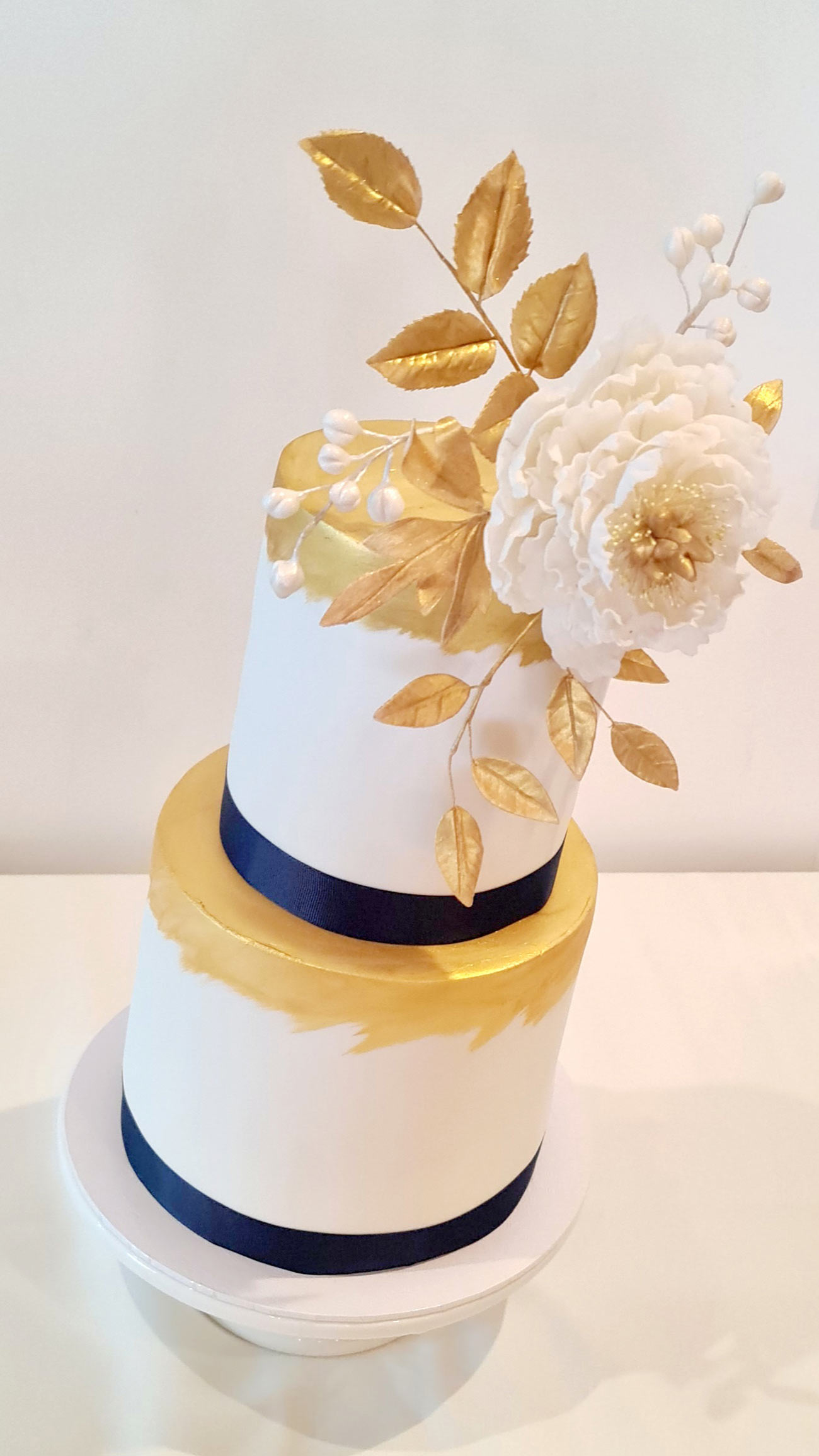 Gold Accents Wedding Cake Feature Wed Bride Groom Cornwall Devon3