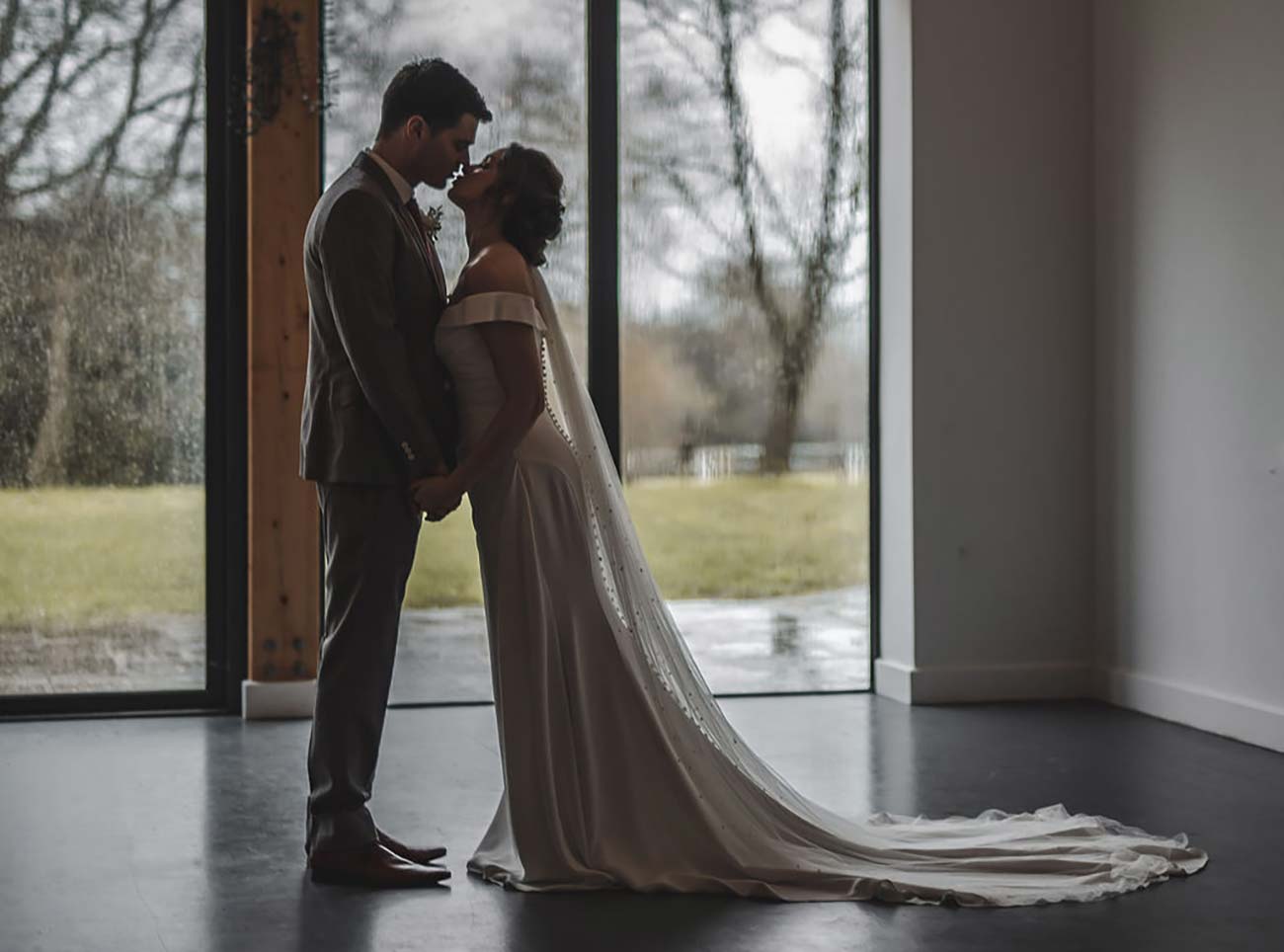 Higher Holcombe Wedding Venue Devon Bridal Buzz Bride Groom1