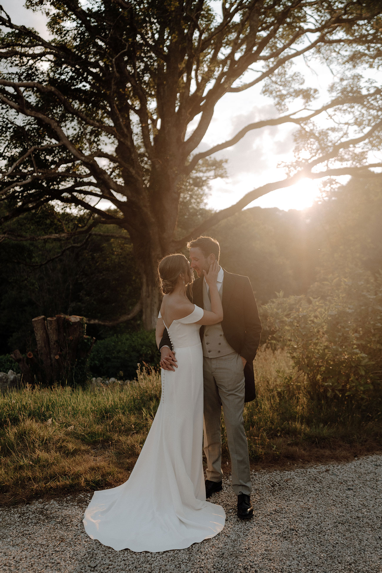 Real Wedding Boconnoc Cornwall Country Flowers Bride Groom18