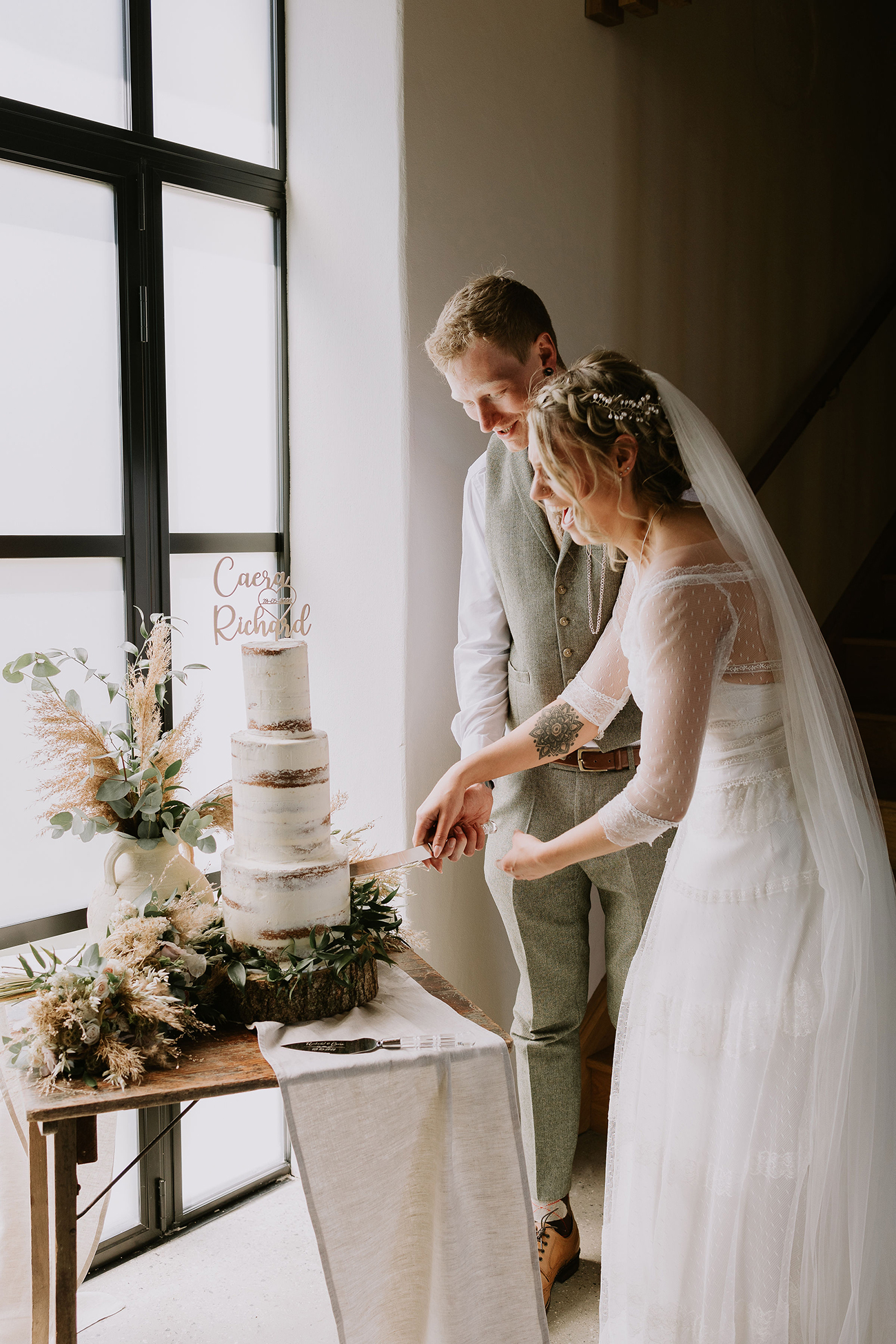 Real Wedding Brickhouse Vineyard Bride Groom Cake