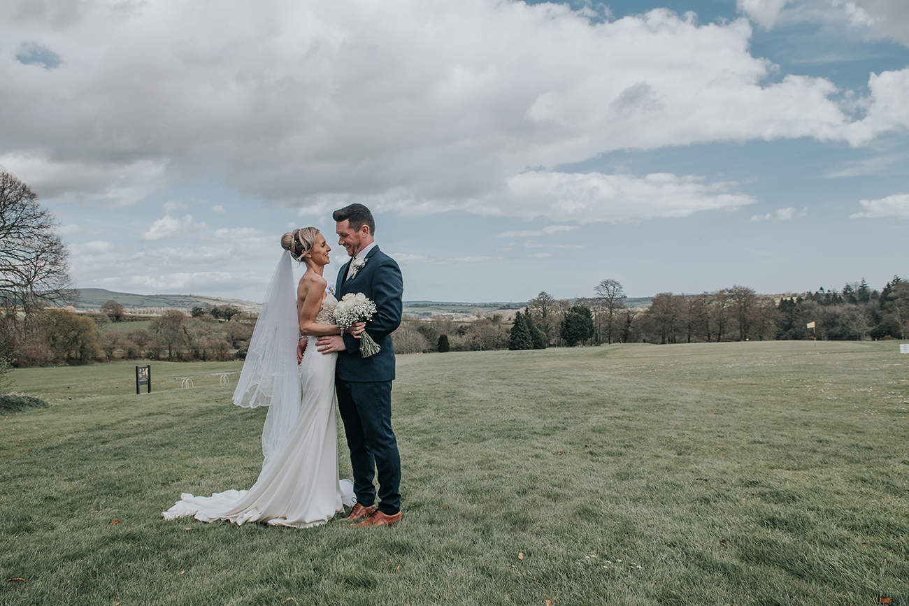 Real Wedding Melanie Barnfield Welbeck Manor Bride Groom10