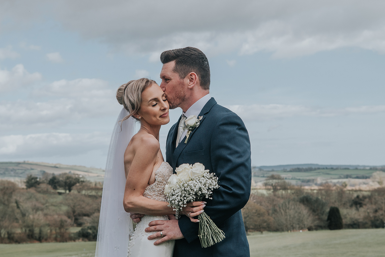 Real Wedding Melanie Barnfield Welbeck Manor Bride Groom11