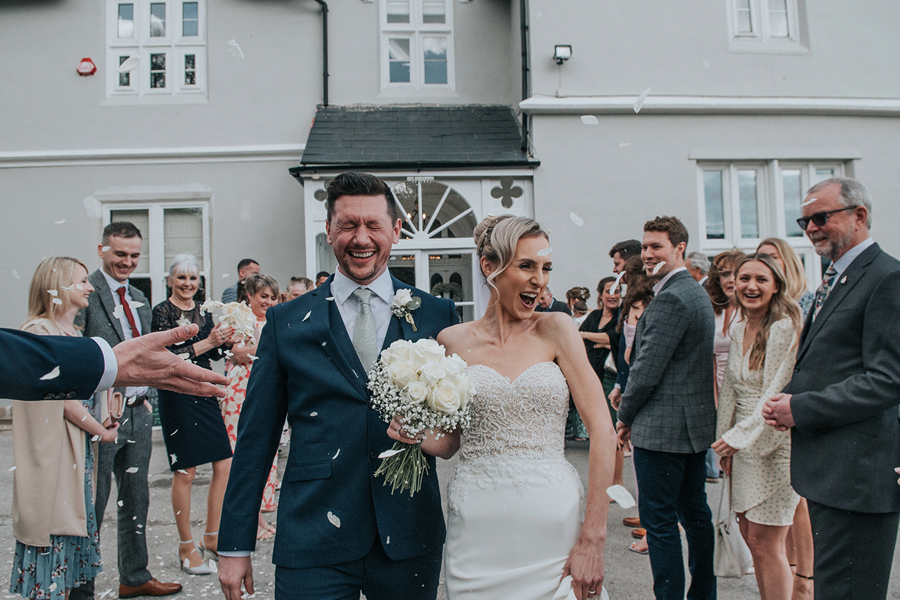 Real Wedding Melanie Barnfield Welbeck Manor Bride Groom7