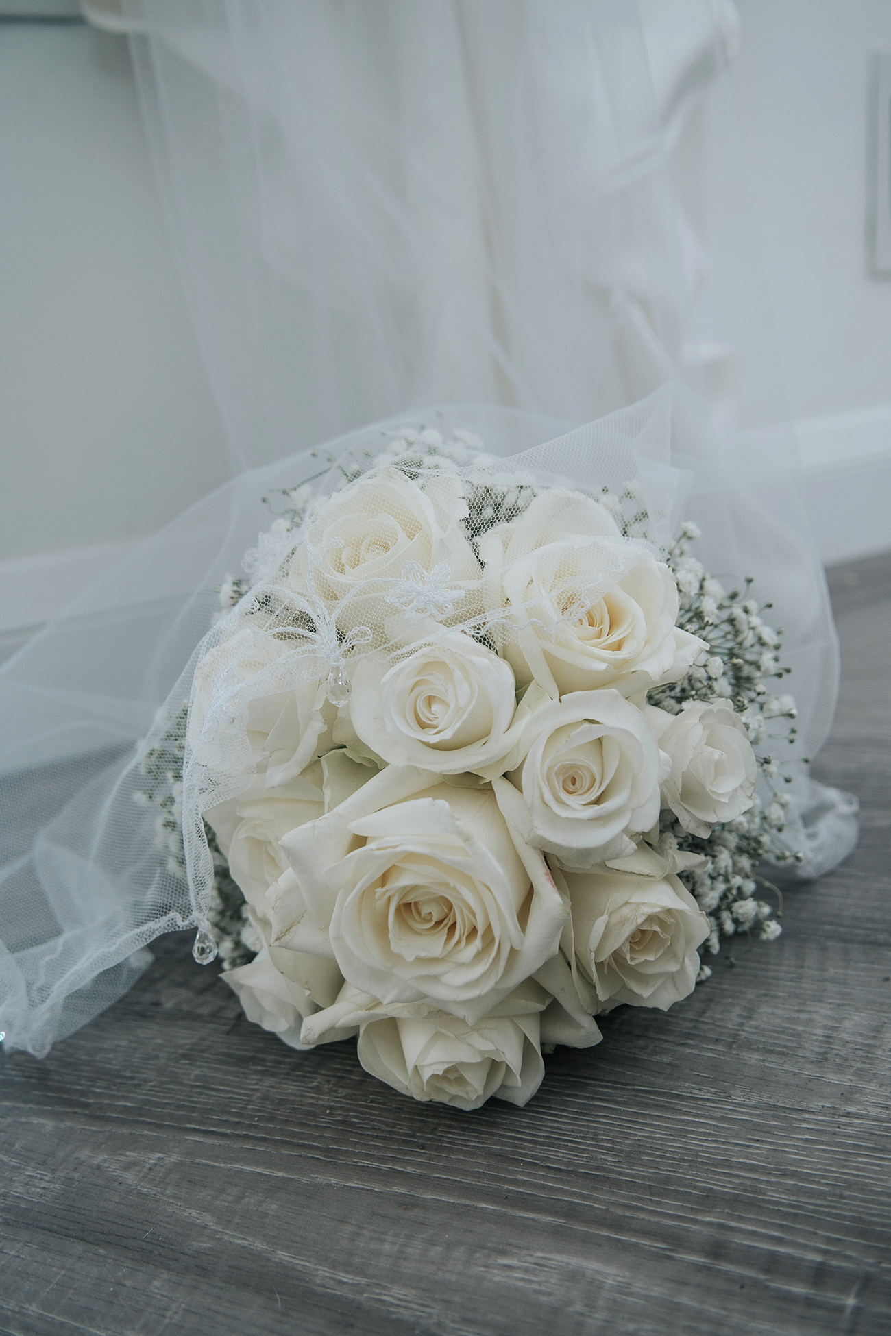 Real Wedding Melanie Barnfield Welbeck Manor Flowers1